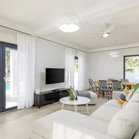 Mit Privatpool Fuer 8 Personen Ca 190 Qm In Barbariga, Istrien Istrische Riviera Дом отдыха