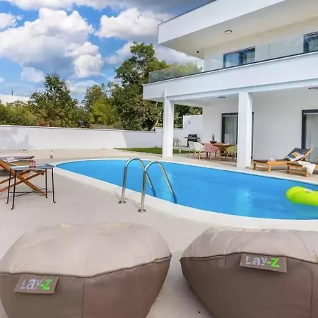 Mit Privatpool Fuer 8 Personen Ca 190 Qm In Barbariga, Istrien Istrische Riviera Дом отдыха Барбарига