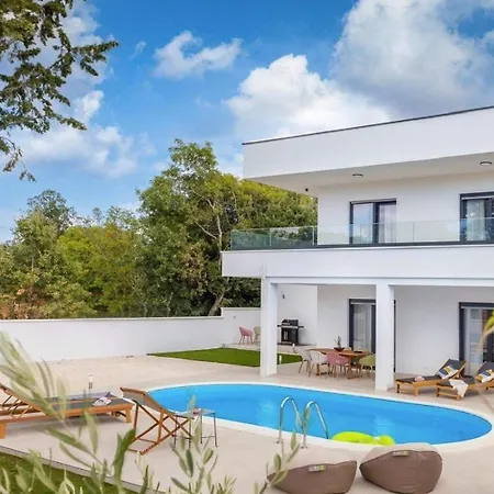Дом отдыха Mit Privatpool Fuer 8 Personen Ca 190 Qm In Barbariga, Istrien Istrische Riviera Барбарига