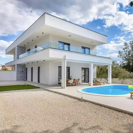 Mit Privatpool Fuer 8 Personen Ca 190 Qm In Barbariga, Istrien Istrische Riviera Барбарига